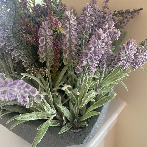 Fake flower, purple lavender, has a tiny chip on the corner of pot as pictured - Picture 2 of 4